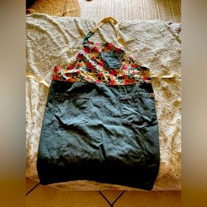 Beautiful apron never used